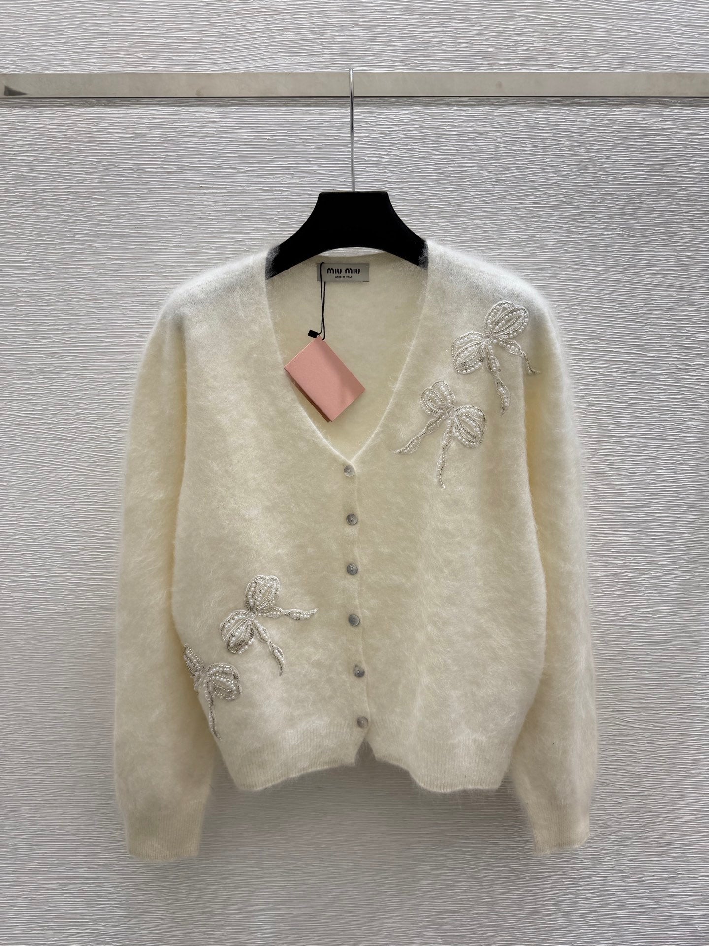 Miu 26FW Fuzzy V-Neck Cardigan Bow Embellishments White Buttons Wool 313332