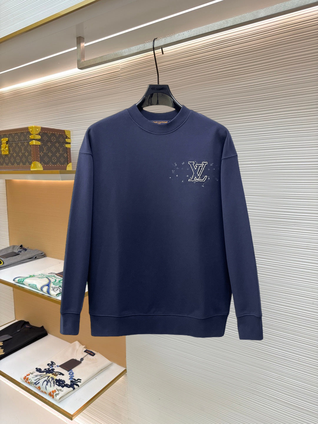 LV 26s Men Crewneck Sweatshirt Crystal LV Logo 715392