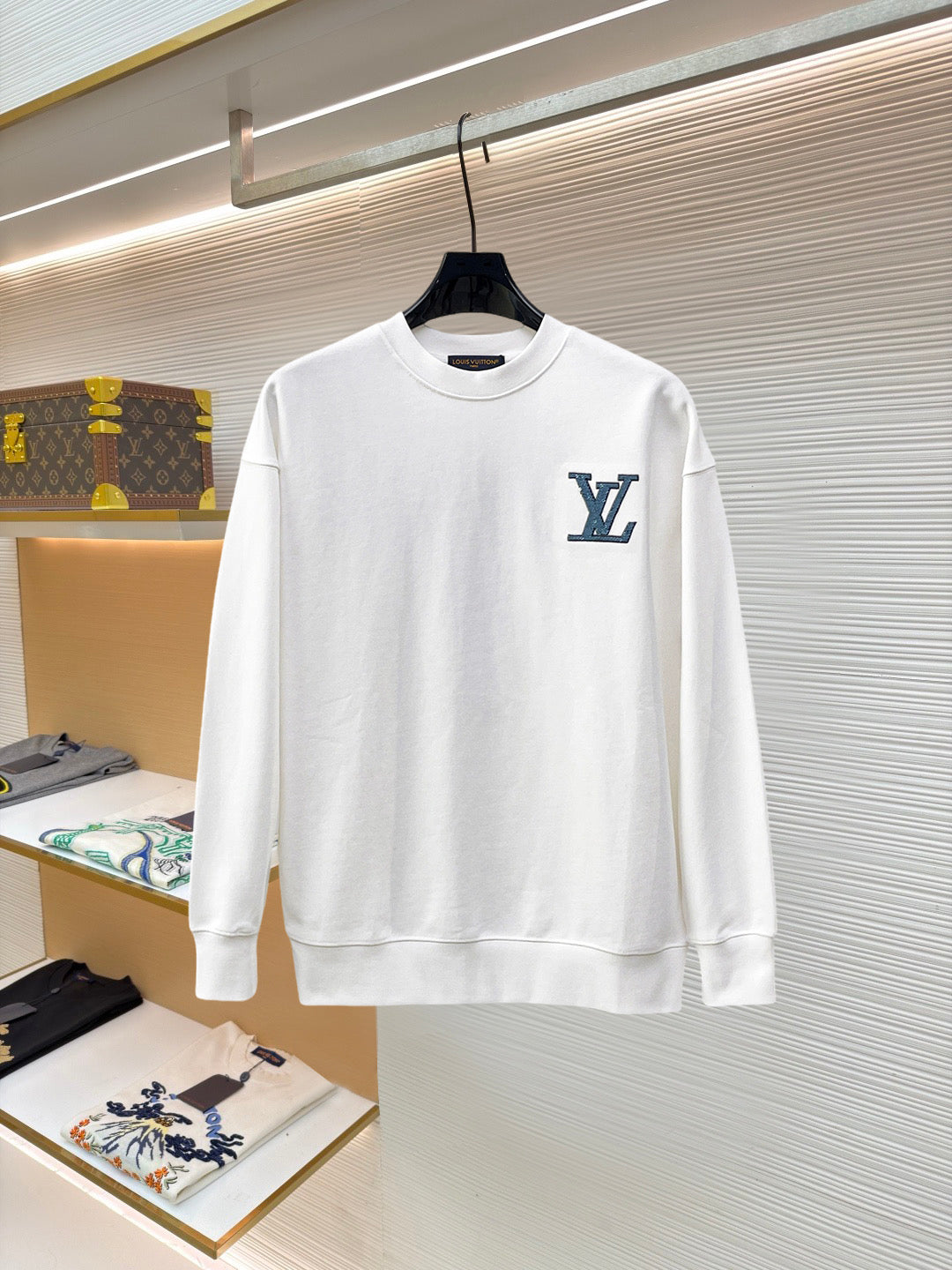 LV 26s 26s Men Crewneck Sweatshirt Embroidered LV Logo 529147