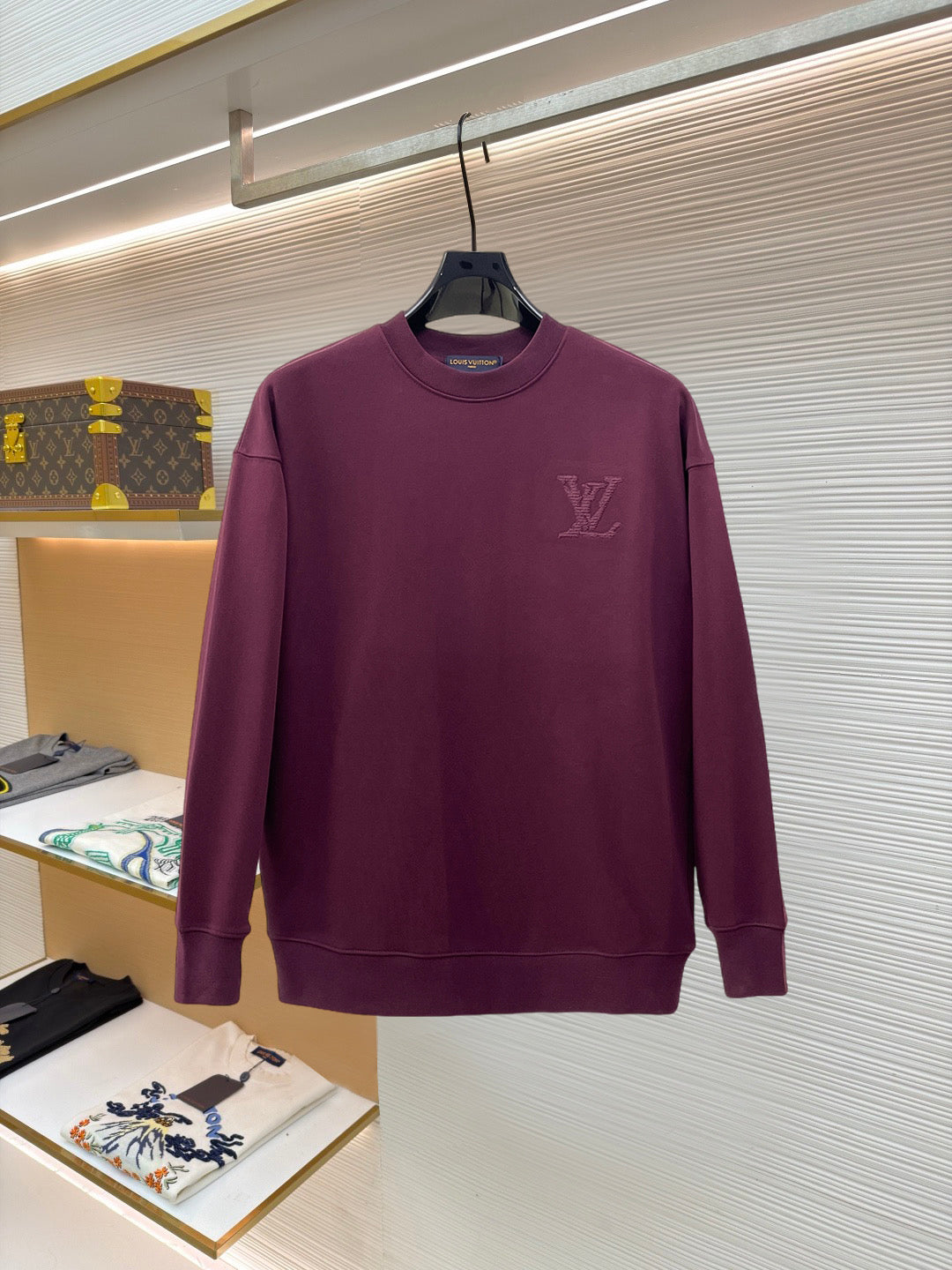 LV 26s 26s Men Crewneck Sweatshirt Embroidered LV Logo 529147
