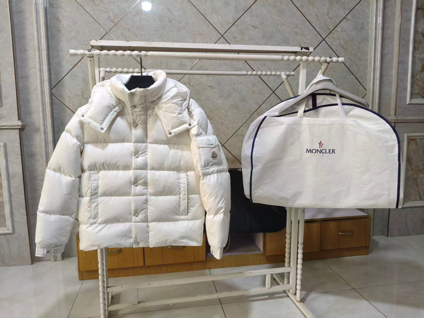 Moncler 26s Short Down Jacket 415313